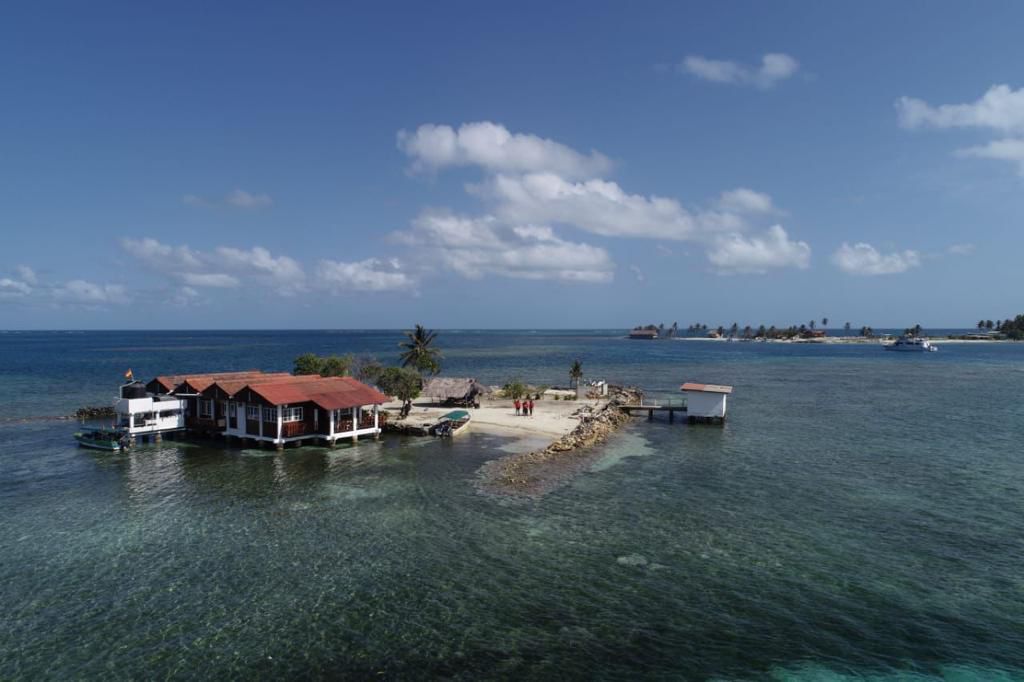 Pequeña isla de alojamiento en San Blas