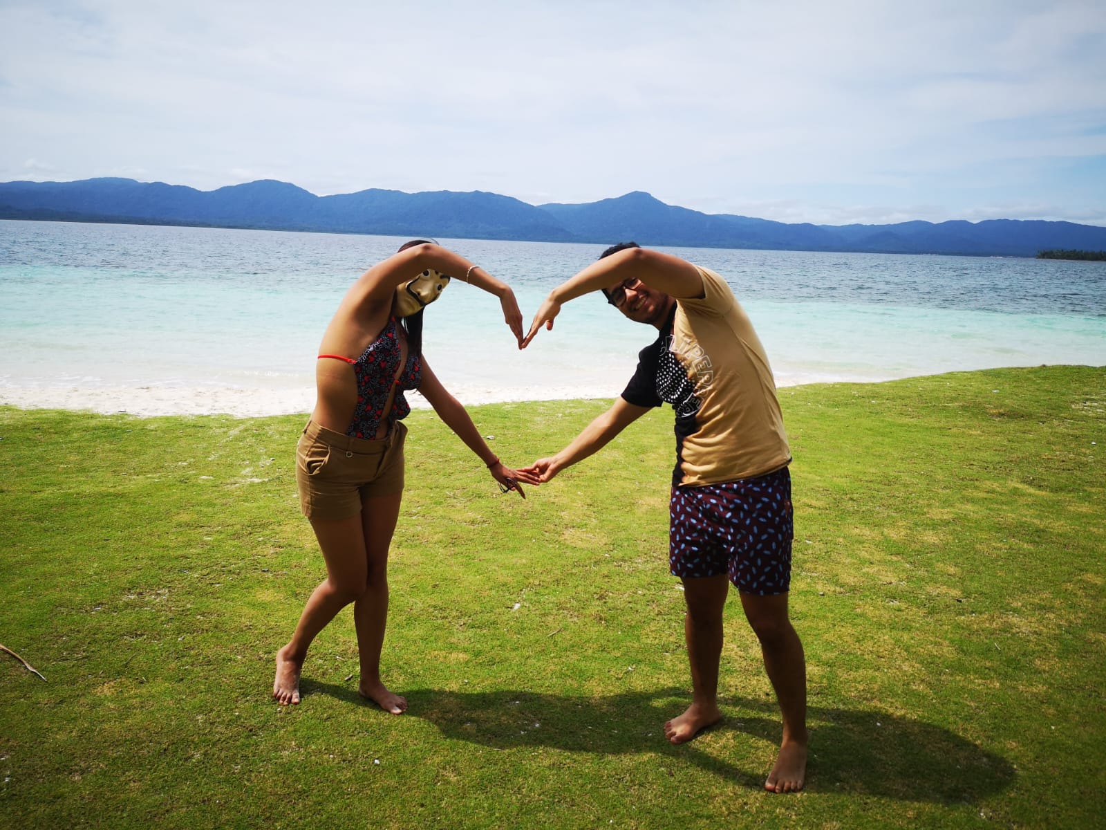 Pareja disfrutando el Caribe en San Blas